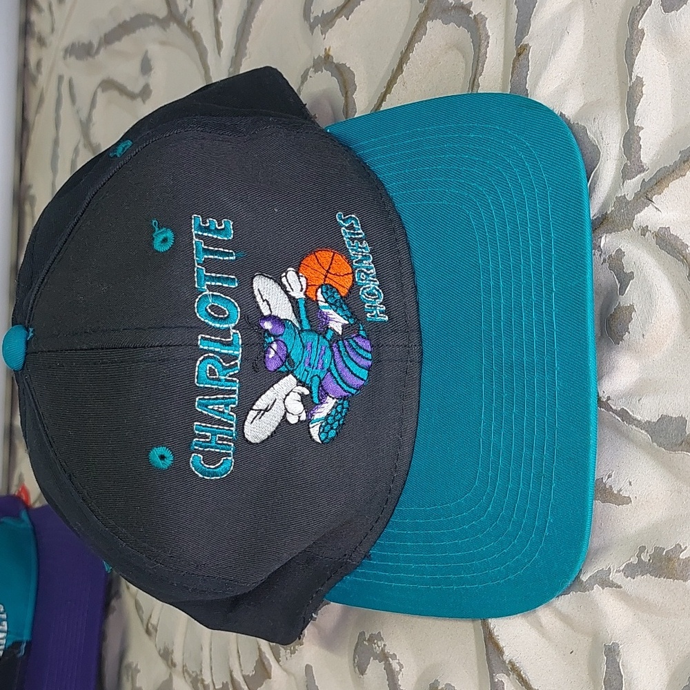 Vintage 1990's Charlotte Hornets G Snapback Hat